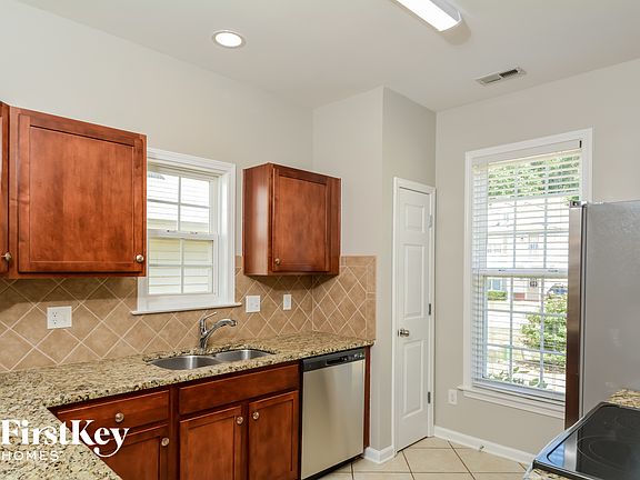 4th image of 136 Marino Pl