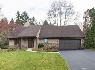 15725 W Blue Jay Cir, New Berlin, WI 53151