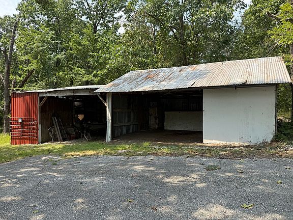 3rd image of 110 Woods Dr