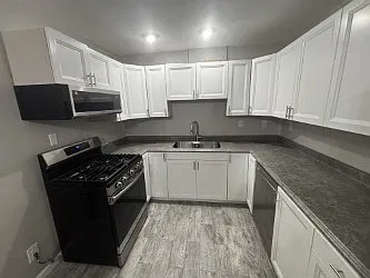 3 bed, 960 sqft, $1,900 — Photo 2