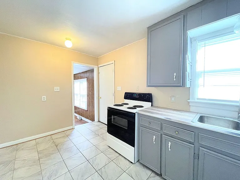 1434 N Belmont Ave — Photo 6