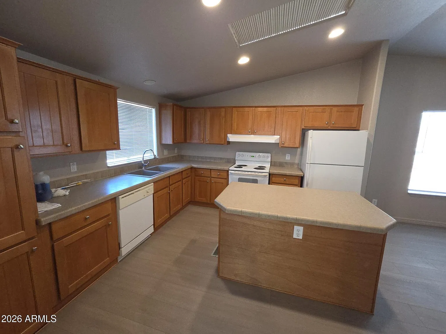 3 bed, 2.0 bath, $2,400 — Photo 4