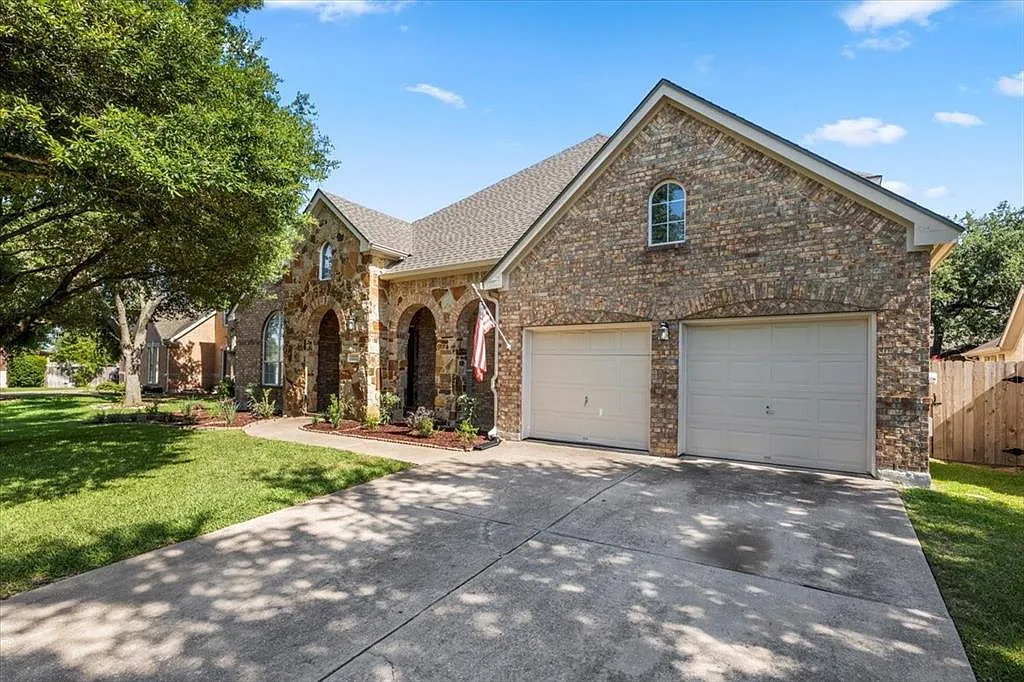 4 bed, 4.0 bath, 3090 sqft, $2,900 — Photo 4