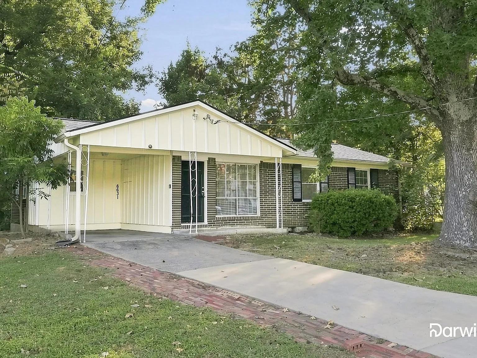 3 bed, 1.0 bath, 1211 sqft, $1,360 — Photo 2