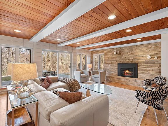 5th image of 1434 East Brown Deer ROAD