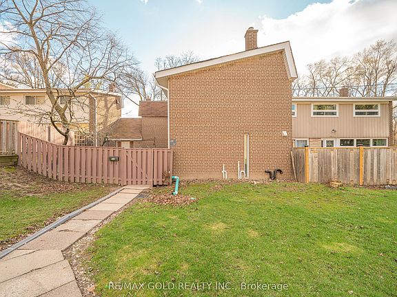 4th image of 30 Sentinel Rd #2