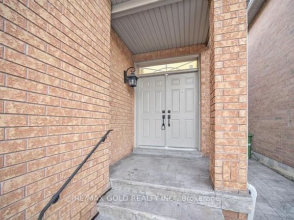 3rd image of 83 Emily Carr Cres