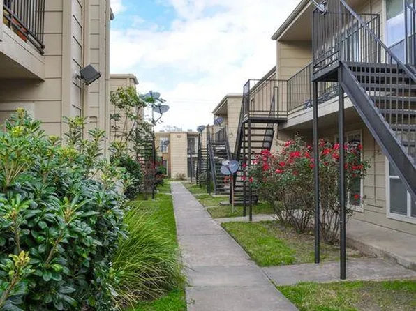 8100 Creekbend Dr APT 152, Houston, TX 77071