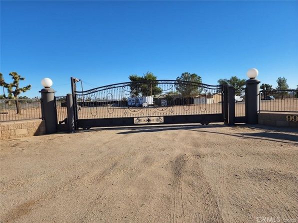 9930 Desert Ln