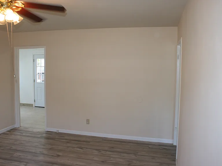 1460 Oxford Way — Photo 28