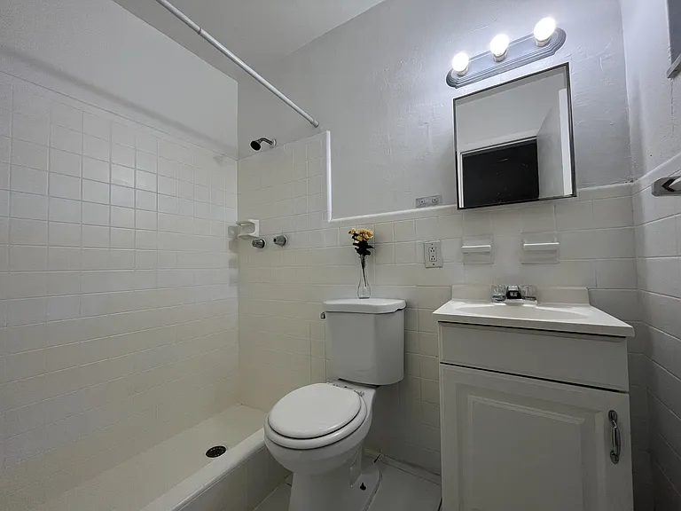 2303 Adams St #1 — Photo 10