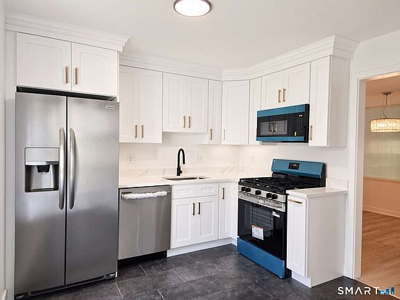 4th image of 127 Farmington Chase Crescent #127