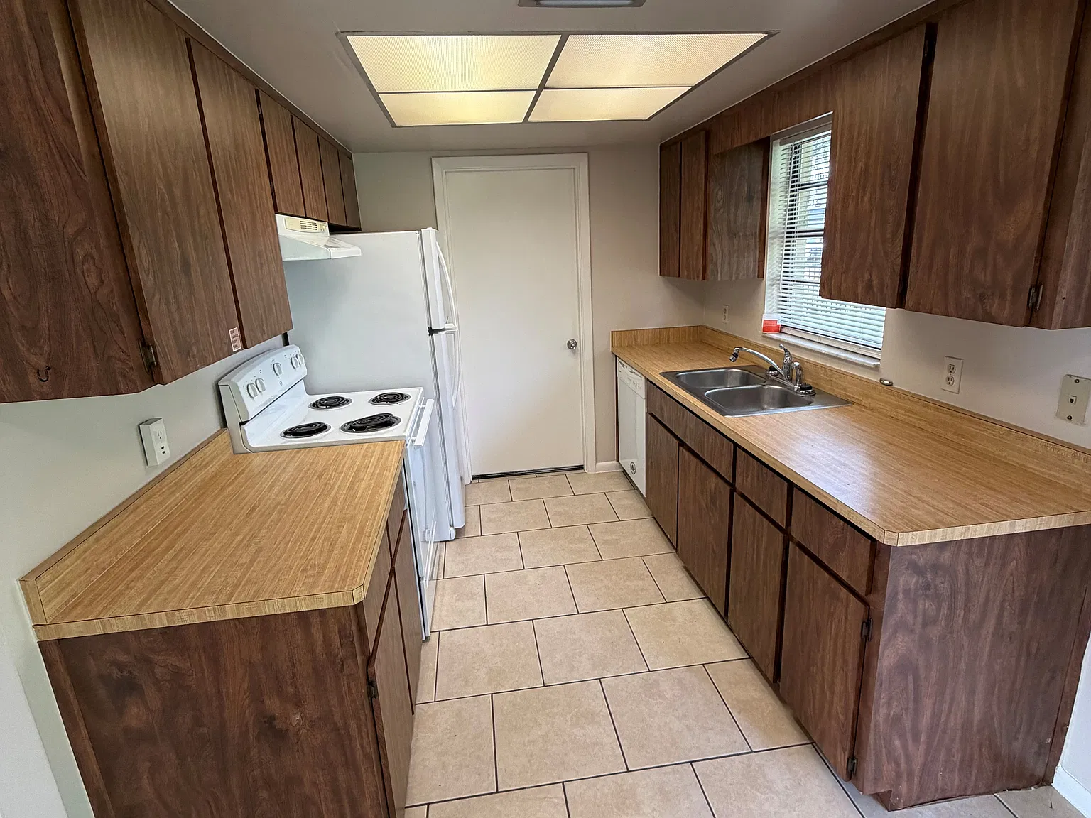 2 bed, 936 sqft, $2,000 — Photo 4