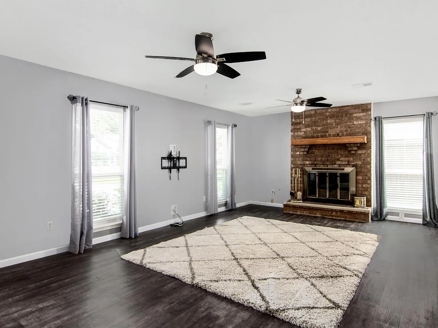 4 bed, 2.5 bath, 2114 sqft, $2,450 — Photo 3