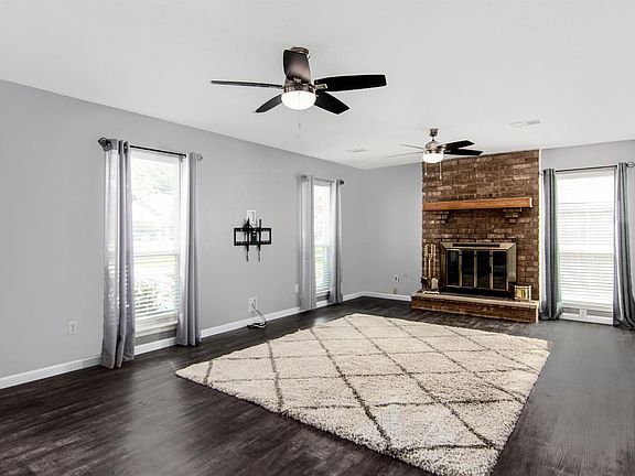 3rd image of 255 E Castle Harbour Dr