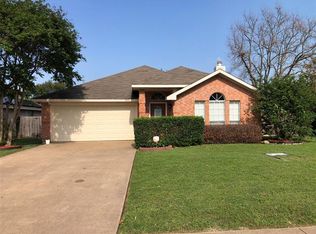 831 Springfield Dr, Cedar Hill, TX 75104