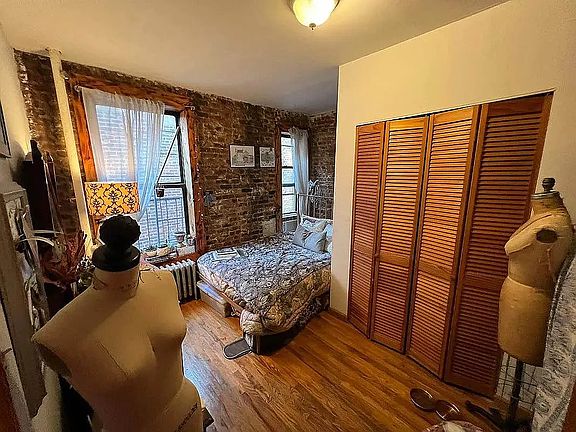 5th image of 202 E 7th St APT 2F