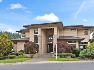 8018 NW Blue Pointe Ln, Portland, OR 97229