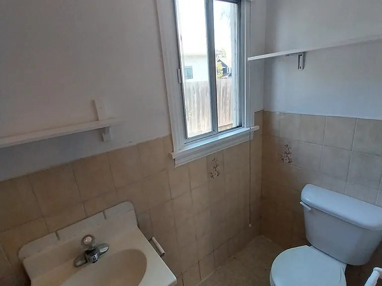 902 3rd St #6 — Photo 5