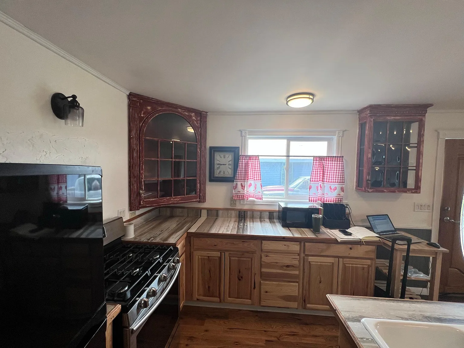 2 bed, 1100 sqft, $2,600 — Photo 3