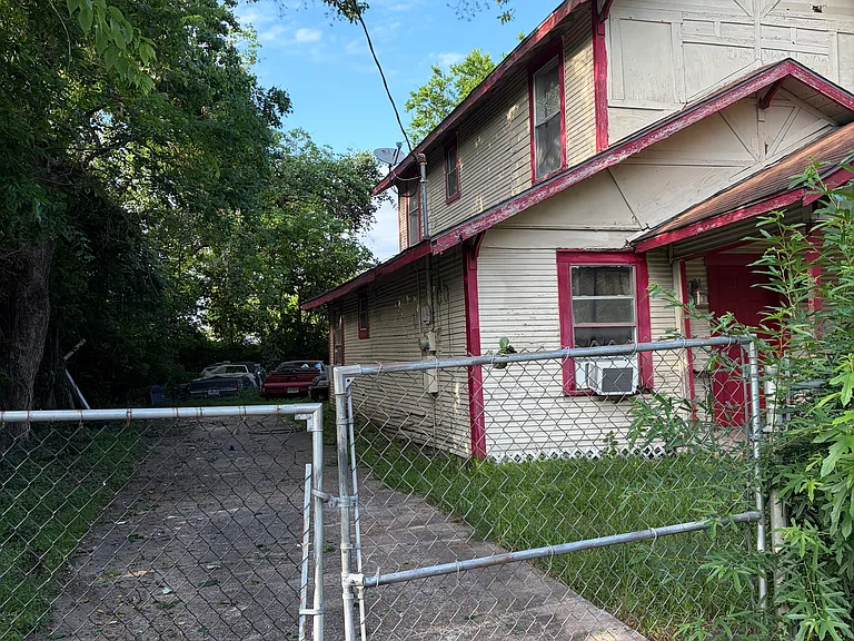 3605 Rebecca St — Photo 1