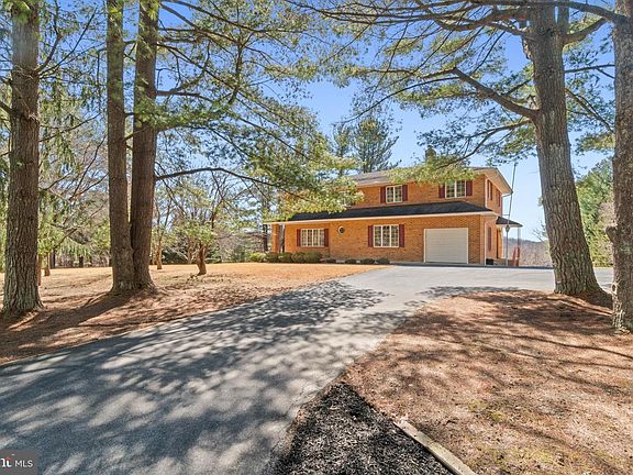 2nd image of 1052 Green Hill Farm Rd