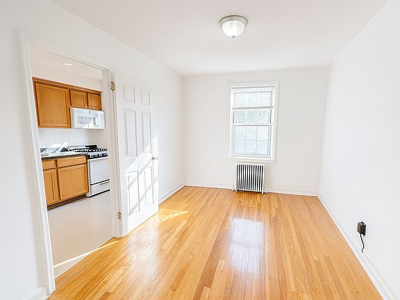3rd image of 105 Milligan Pl APT D5