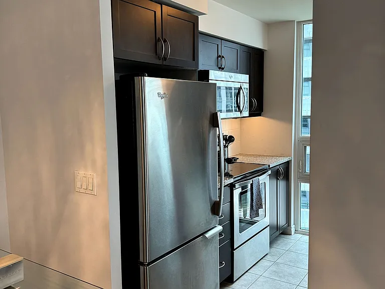 19 Grand Trunk Cres #1510 — Photo 13