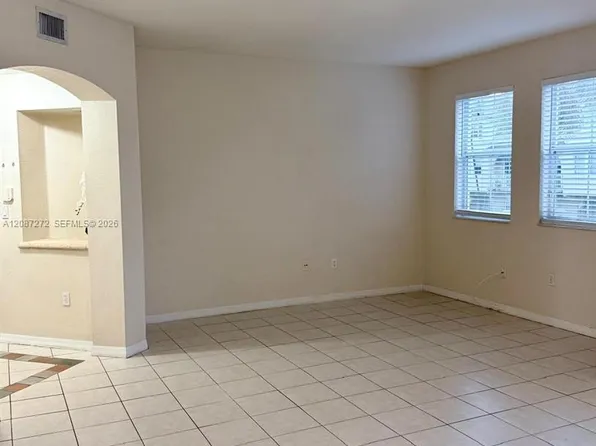 8906 W Flagler St APT 216, Miami, FL 33174