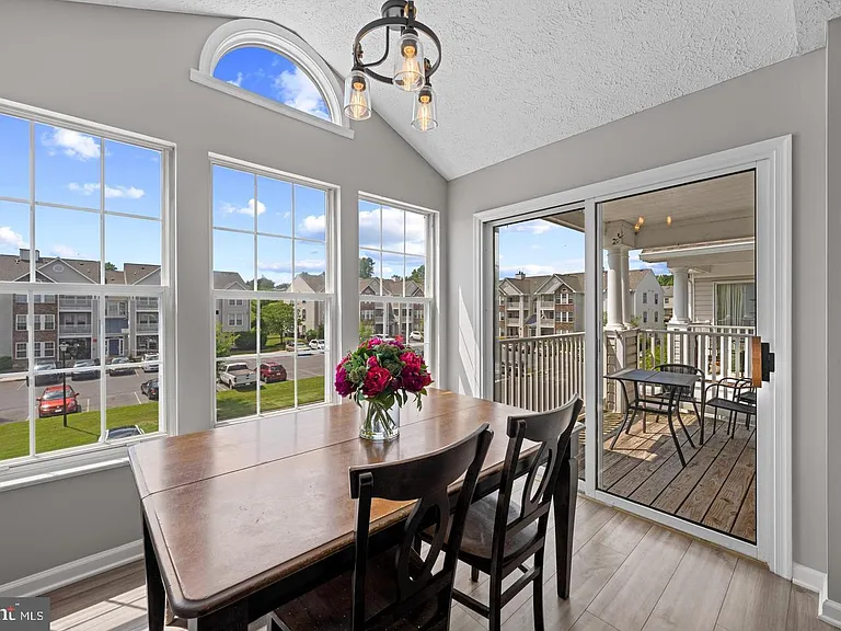 5601 Avonshire Pl #M — Photo 5