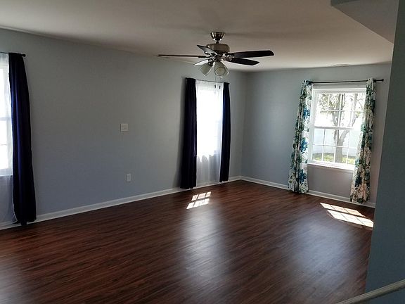 4th image of 27 Bendix Ln