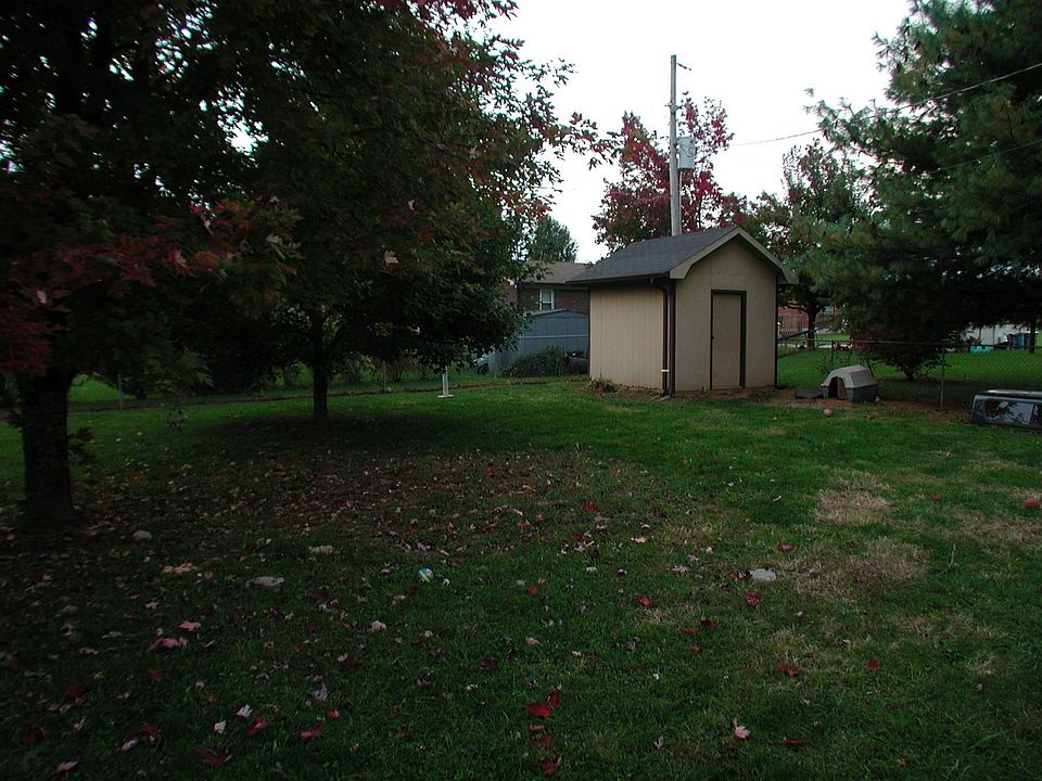 2nd image of 102 Sitka St
