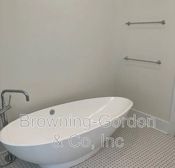 1005 W Eastland Ave — Photo 8