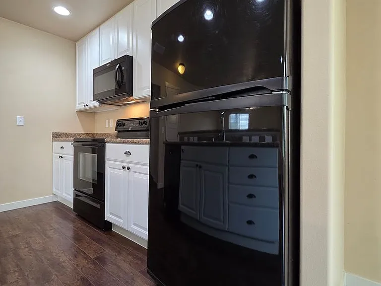 1344 Sinclair Dr — Photo 8