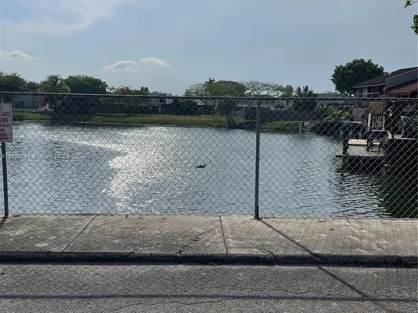 2050 SW 122nd Ave APT 23, Miami, FL 33175