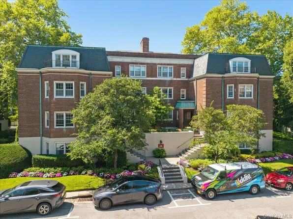 7 Chateaux Circle #7F, Scarsdale, NY 10583