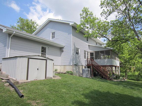 2nd image of 1606 Dear St