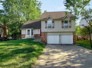 2011 E Stratford Rd, Olathe, KS 66062