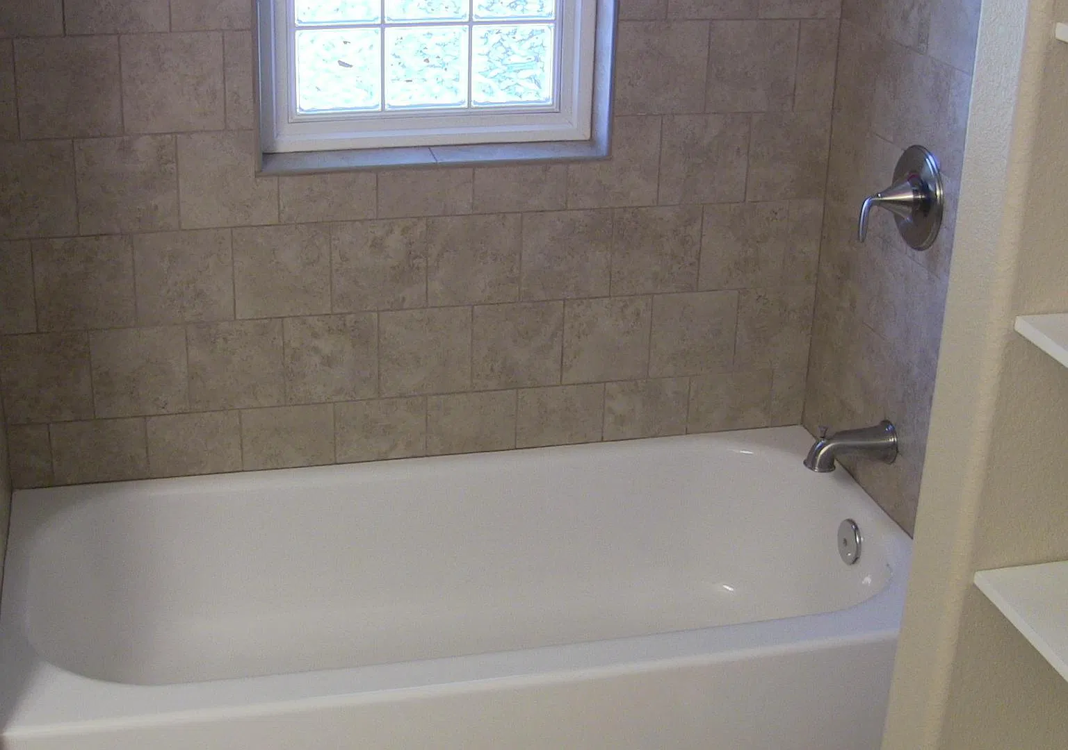 4 bed, 1352 sqft, $2,190 — Photo 4