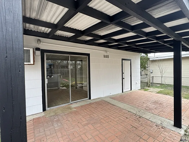 4211 Tropical Dr — Photo 15