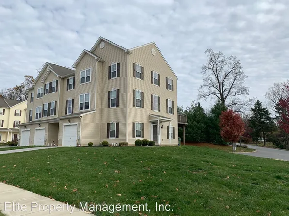 2301 Sunny Hill Cir, York, PA 17406