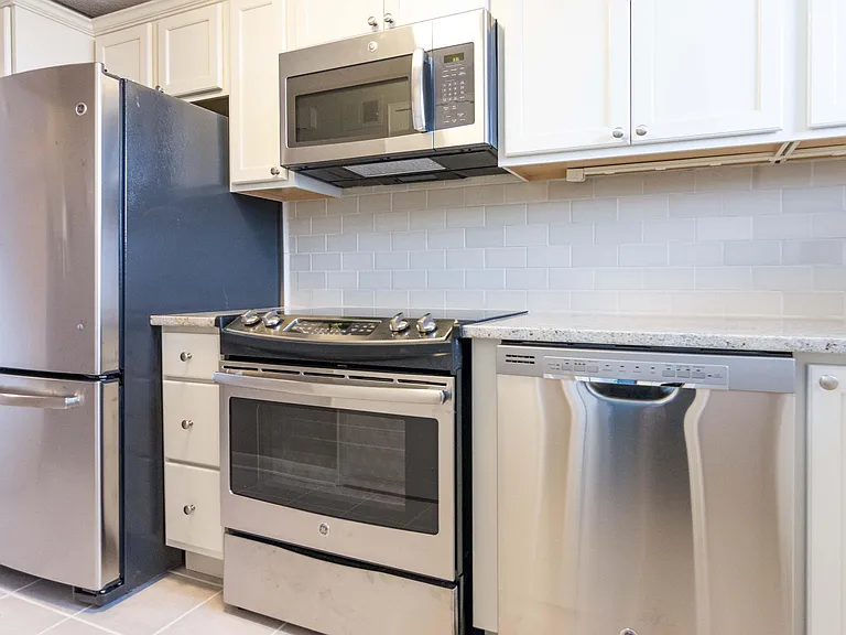 448 Ocean Ave #14B — Photo 2