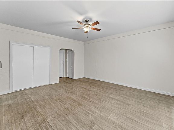 3rd image of 118 N Westmoreland Ave APT 107