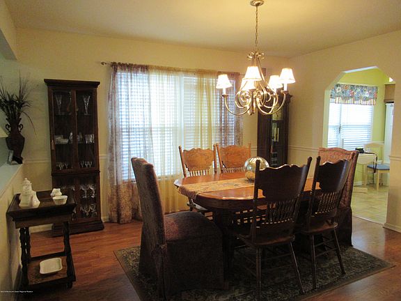 5th image of 1489 Essex Ct