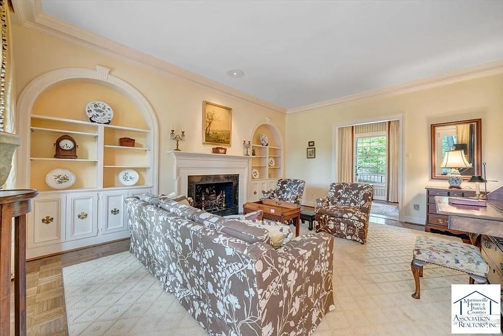 5 bed, 4887 sqft, $2,500 — Photo 3