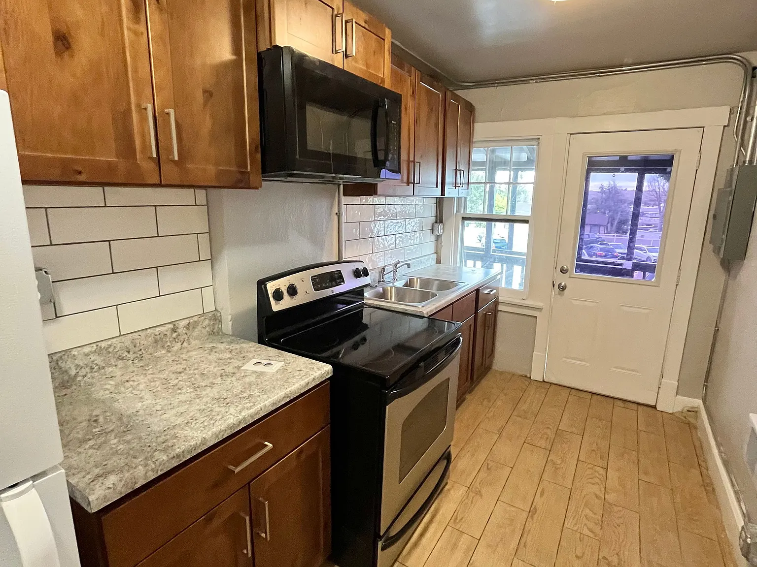 1 bed, 1.0 bath, 650 sqft, $725 — Photo 2