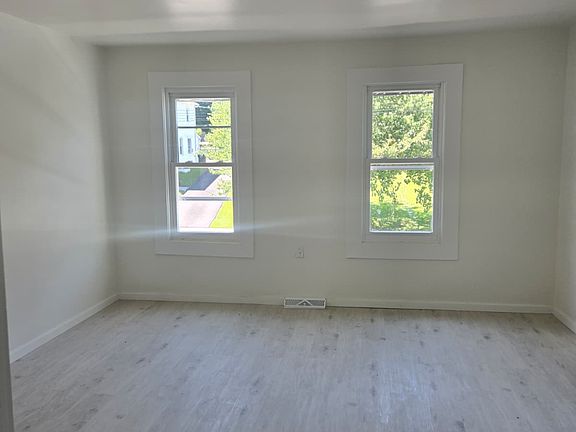5th image of 31 S Montgomery St #101