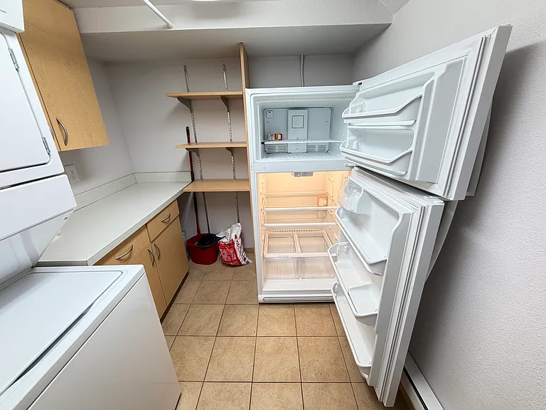 323 N Leroux St #C — Photo 35