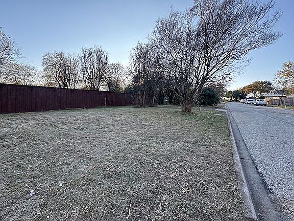 3rd image of 8113 Tinsley Ln