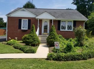 1024 Dejarnette St, Elizabethton, TN 37643